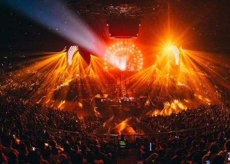 leyu乐鱼LED显示屏闪耀痛仰乐队天津演唱会