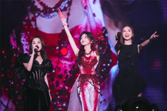 拾光启航！leyu乐鱼LED屏助力于文文深圳演唱会打造极致光影盛宴！